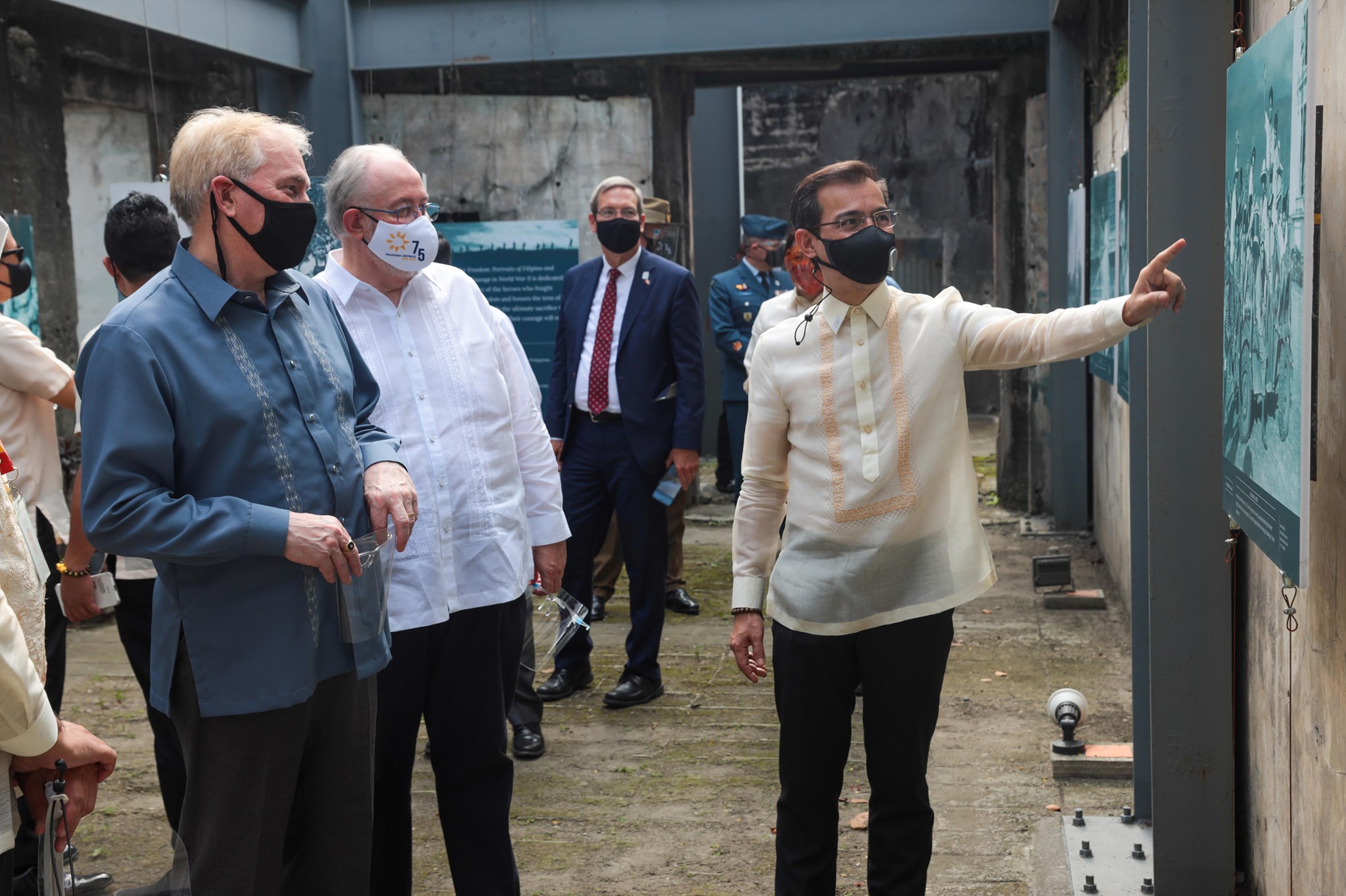 U.S. Embassy Chargé d’Affaires John Law joined Manila City Mayor Isko Moreno Domagoso and the diplomatic corps in a wreath-laying ceremony to commemorate the heroes of World War II