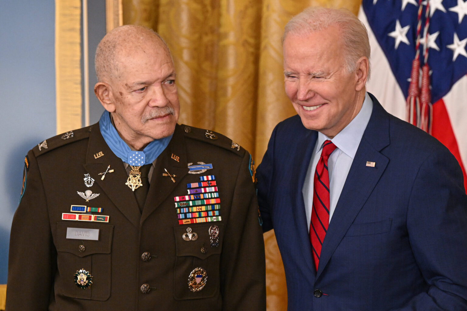 Retired Army Col.Paris Davis, 83 Is Awarded Medal Of Honor